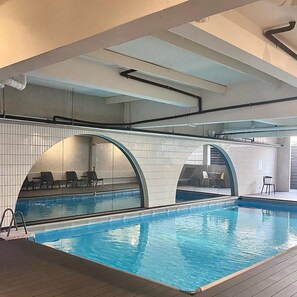 Indoor pool - E11 Hotel - BTS Punnawithi (Bangkok)
