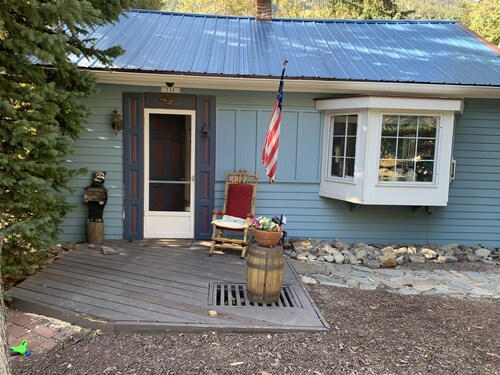 Cozy Historic Cottage