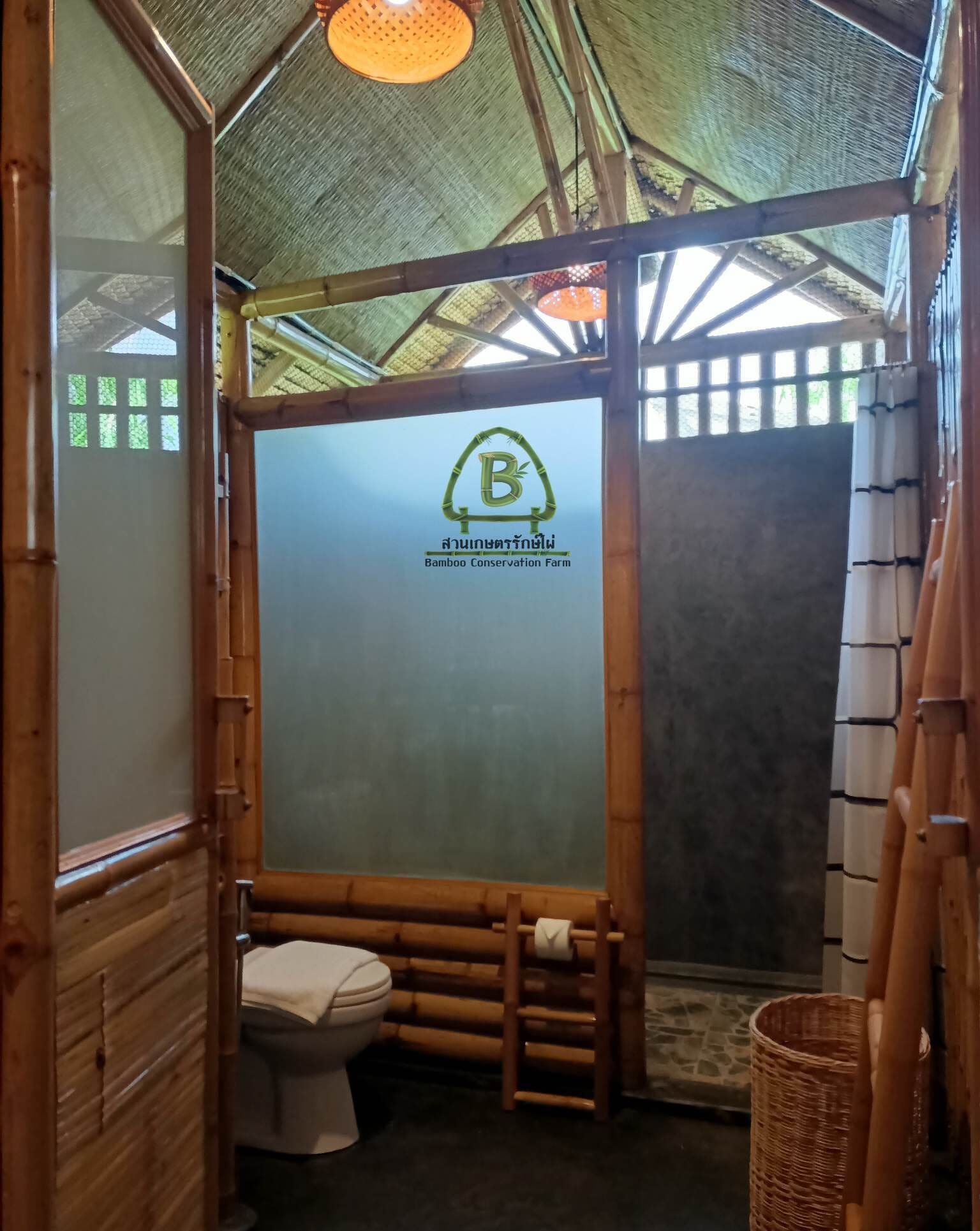 Family Room | Bathroom | Shower, rainfall showerhead, free toiletries, towels