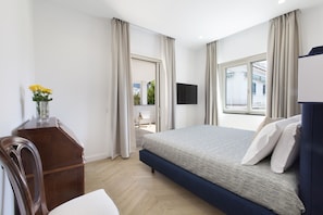 5 chambres, coffres-forts dans les chambres, fer et planche à repasser
