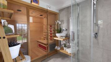 Bathtub, hair dryer, bidet, towels