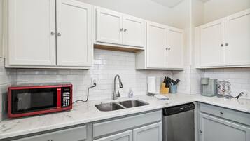 House, 3 Bedrooms | Dapur peribadi