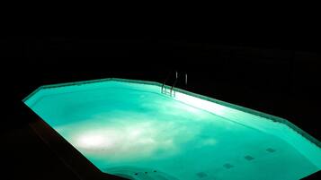 House, 3 Bedrooms | Kolam renang