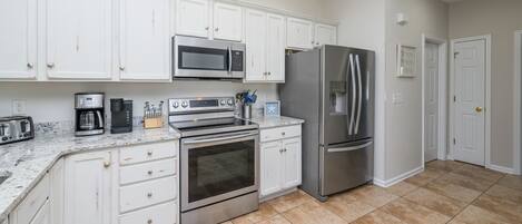 Fridge, microwave, stovetop, dishwasher