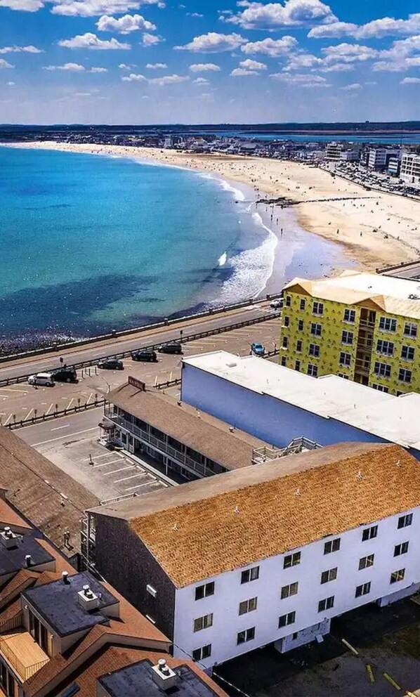 A la platja i tovalloles de platja 