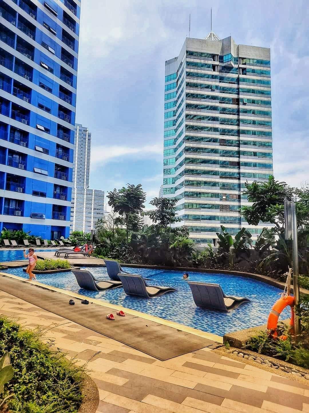 Exercise/lap pool