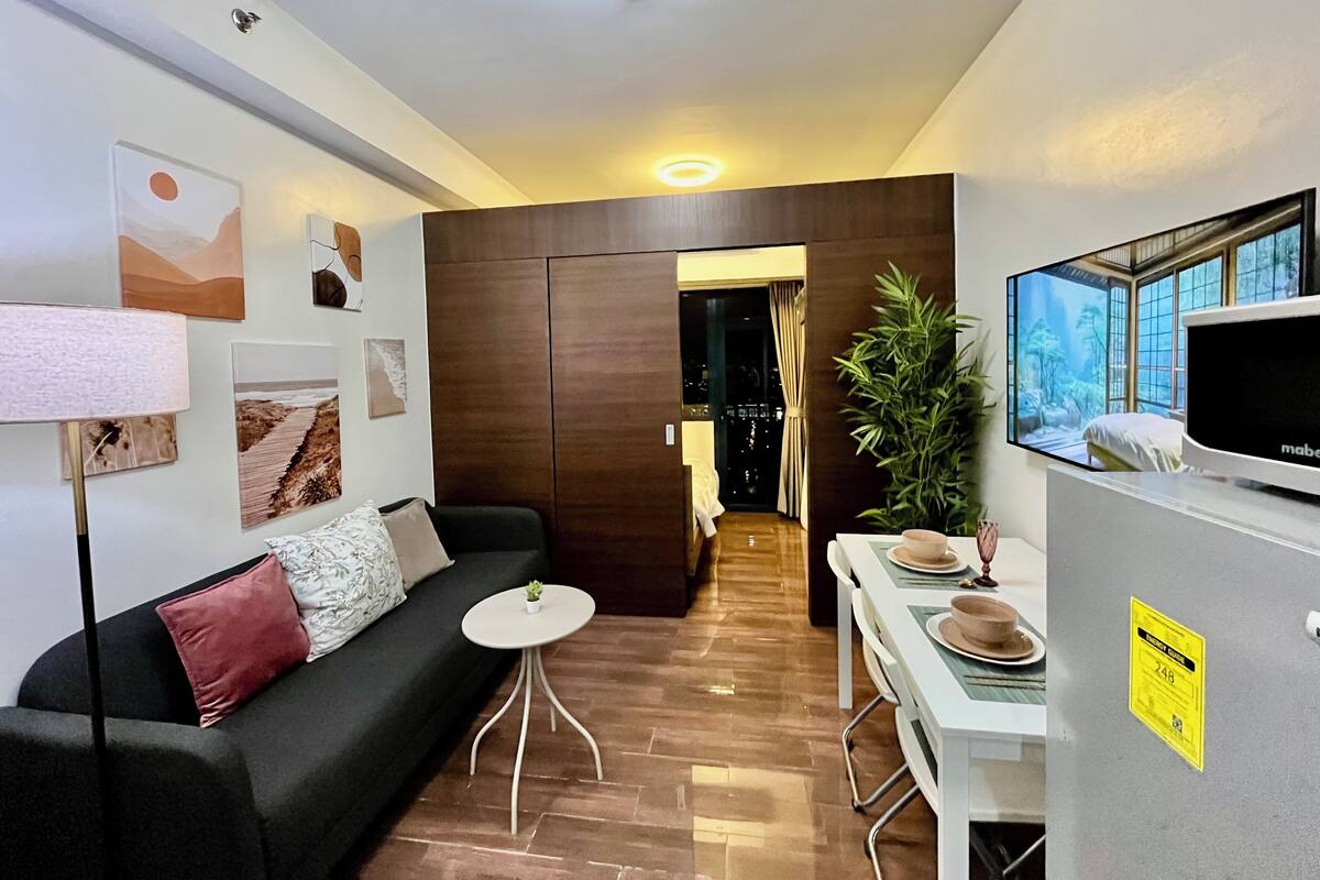 Leilighet – city, balkong, byutsikt | Oppholdsområde | Smart-TV, Netflix og strømmetjenester