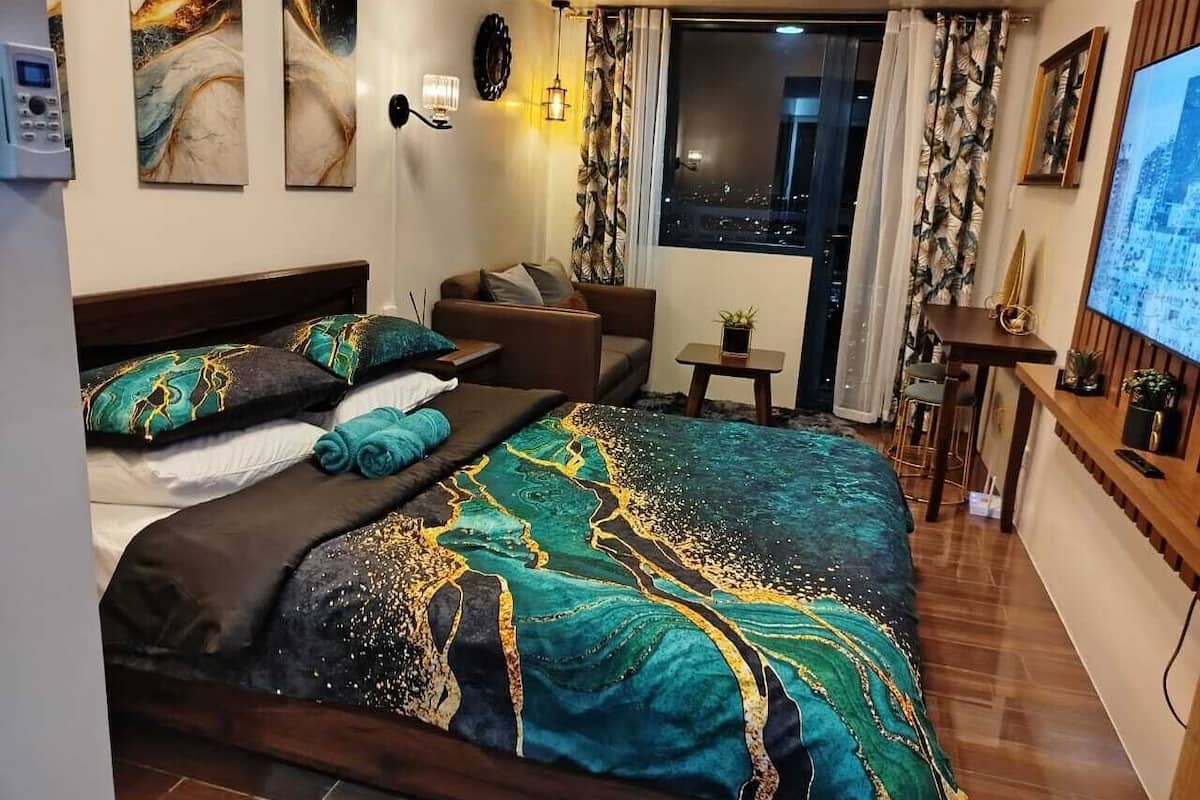Standard Condo, 1 Queen Bed, Balcony, City View