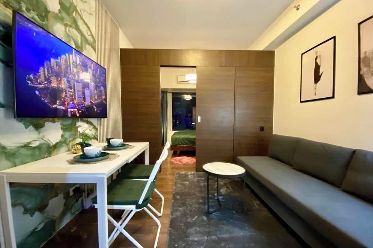 City-lejlighed - 1 queensize-seng med sovesofa - køkken - byudsigt | 1 soveværelse, skrivebord, strygejern/strygebræt, gratis Wi-Fi