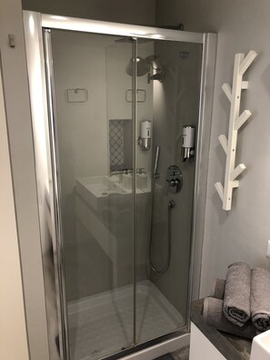 Shower, hair dryer, bidet, towels - DB Exclusive Home (Palermo)