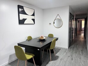 Dining - Elegant 3 KINGs bedroom near Downtown Newark EWR NYC airport (Newark)