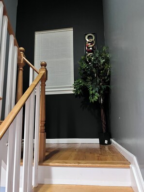 Interior - Elegant 3 KINGs bedroom near Downtown Newark EWR NYC airport (Newark)