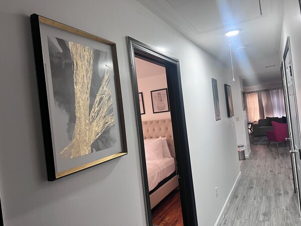 Interior - Elegant 3 KINGs bedroom near Downtown Newark EWR NYC airport (Newark)