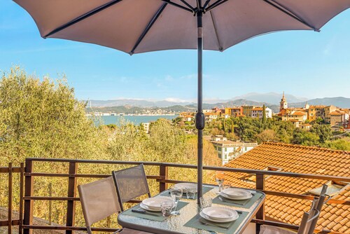 Vacation House With Sea View in the Cinque Terre 200 m from the sea. Alba Marina