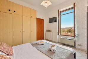 1 chambre, fer et planche à repasser, Wi-Fi gratuit, draps fournis