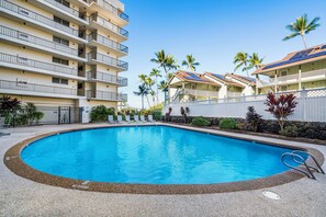 Pool - Kona Alii#401 Beautiful 4th Flr corner condo w/ Elevators,INCREDIBLE LOCATION (Kailua Kona)