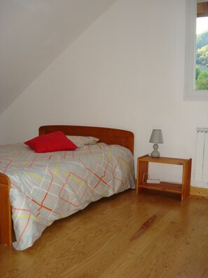 3 soverom, strykejern/-brett, wi-fi og sengetøy