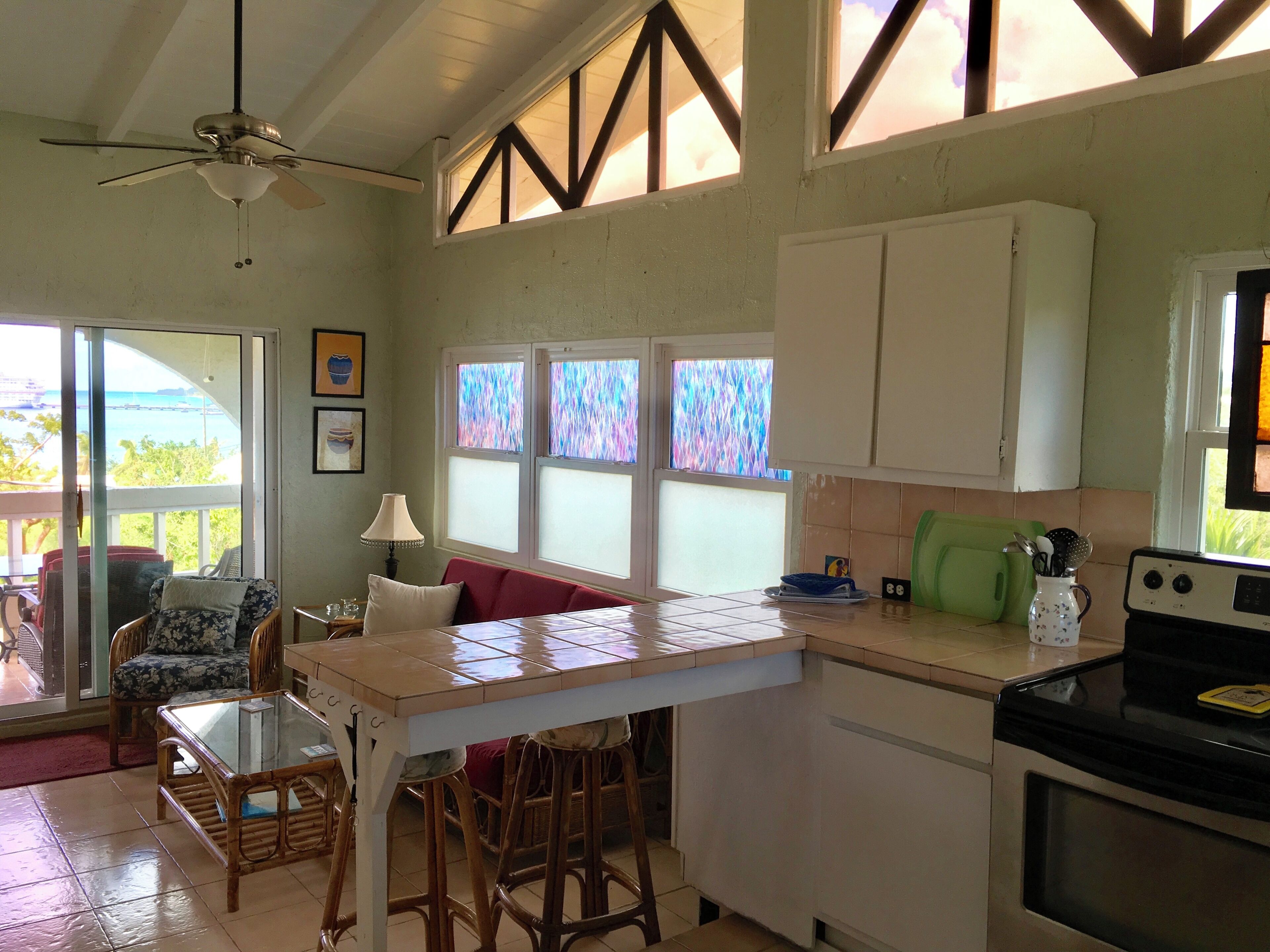 Panoramic Apartment, 2 Bedrooms, Sea View, Beachside | Living area | Smart TV, streaming services