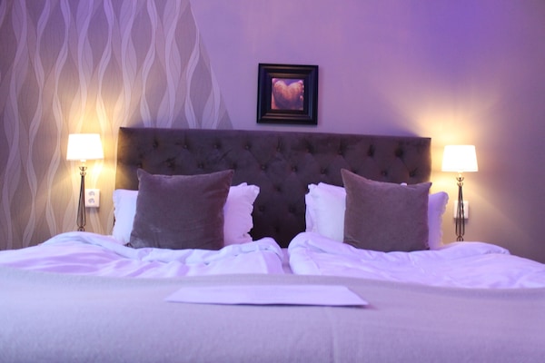 Premium bedding, down comforters, minibar, in-room safe