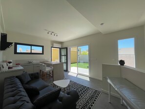 Living area - Appartement Souplex Jardin à 15 Minutes des Plages du Cap Dagde (Bessan)