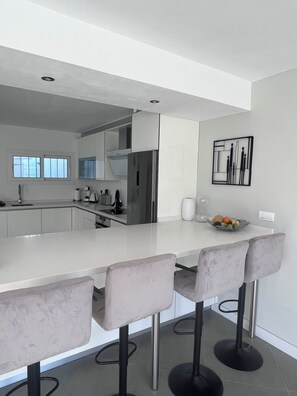 Frigorifero, pentole/stoviglie/utensili