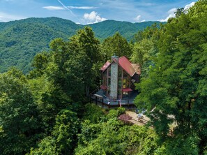 Exterior - NEW! Luxury Nantahala Cabin with Mtn Views, SoakTub, Fire Pit (Robbinsville)