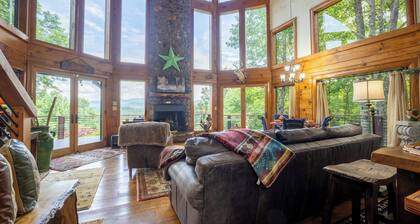 NEW! Luxury Nantahala Cabin with Mtn Views, SoakTub, Fire Pit