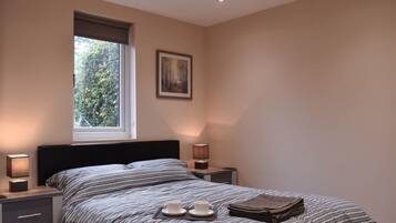 1 chambre, fer et planche Ă repasser, Wi-Fi gratuit, draps fournis