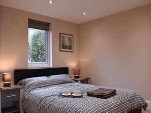 1 chambre, fer et planche à repasser, Wi-Fi gratuit, draps fournis