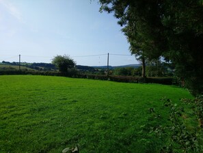 Property grounds - Modern Cabin in Heart of Shropshire Countryside (kidderminster)