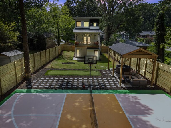 Sport court - Whimsical Retreat with Pickleball Court, Basketball & Golf (Atlanta)