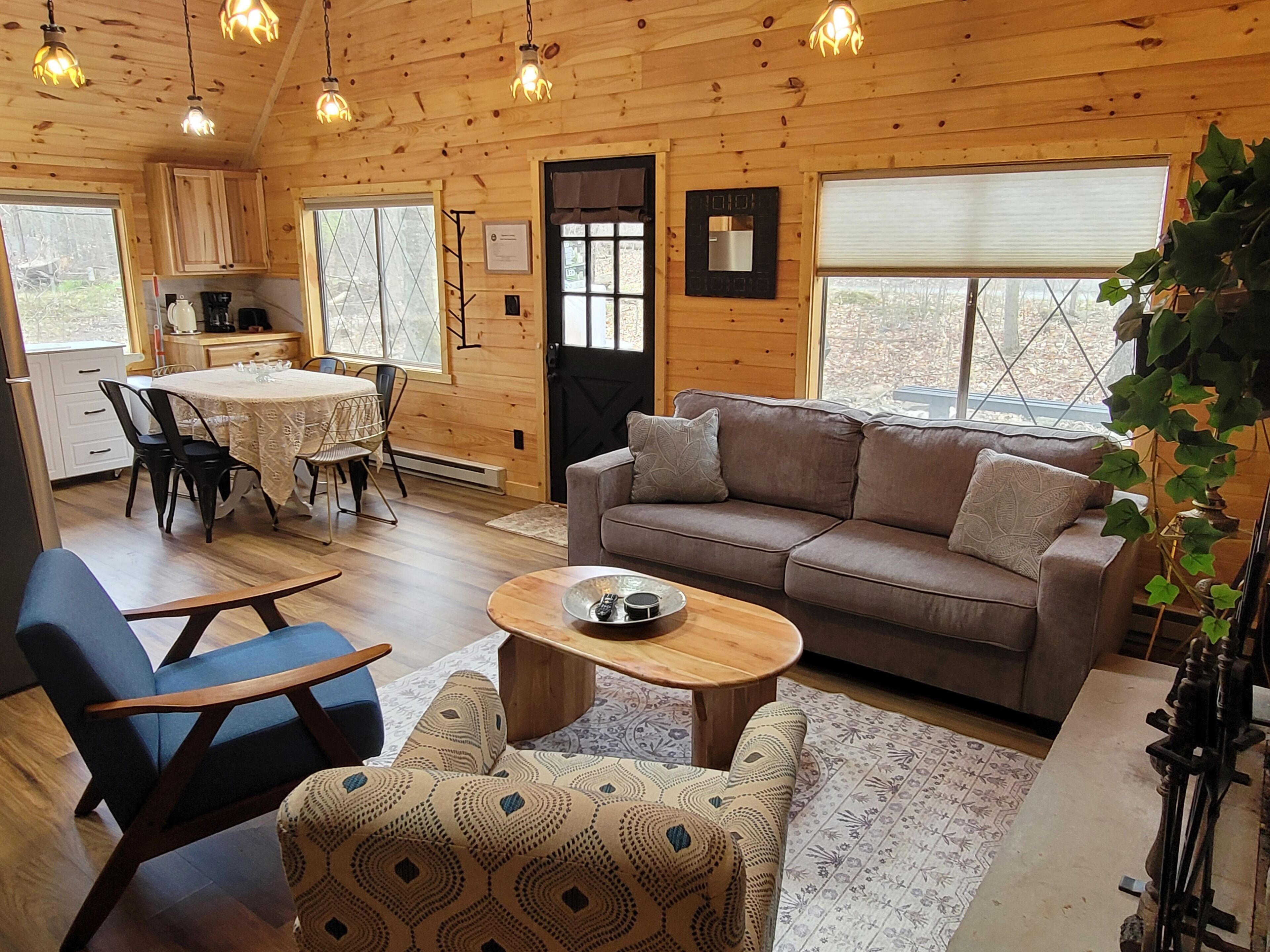 Smart TV, fireplace, table tennis