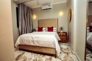 2 bedrooms, iron/ironing board, WiFi