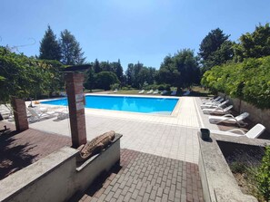 Pool - Holiday apartment with pool and air conditioning on the water (Balatonudvari)