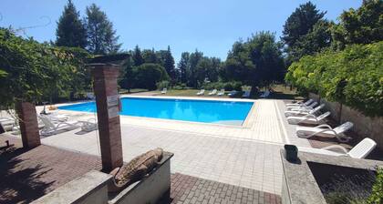 Ferienwohnung mit Pool und Klimaanlage am Wasser