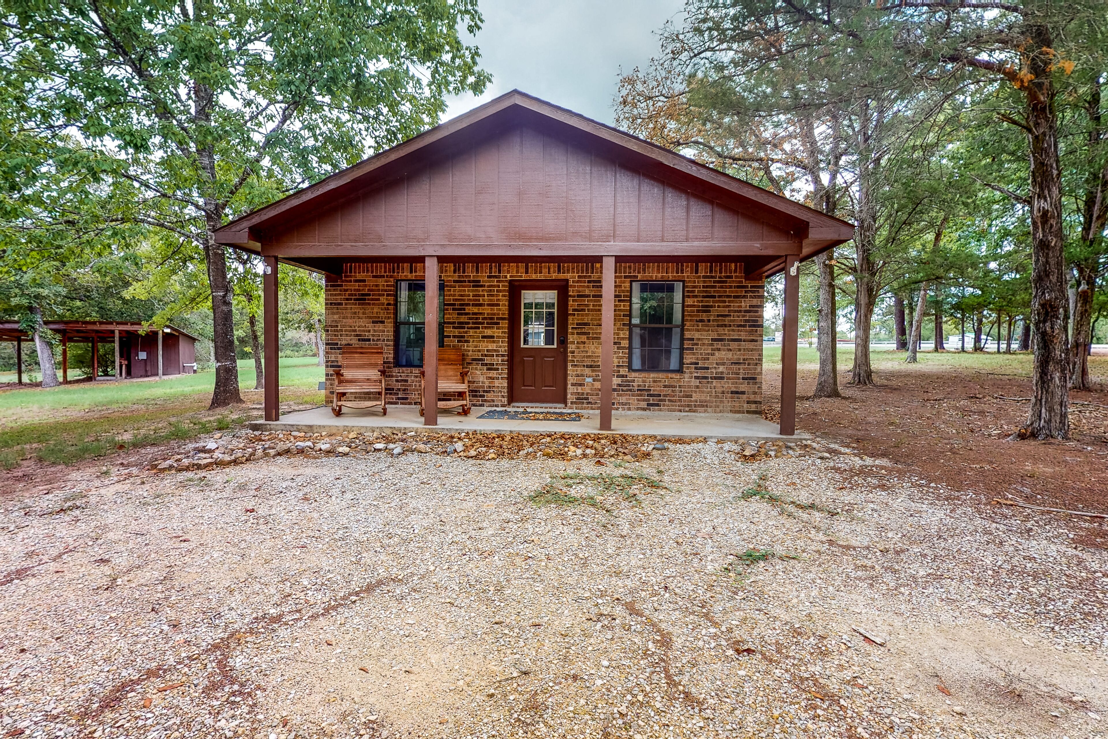 Guest home on 14 acres - vineyards, pond & trails - newly updated kitchenette