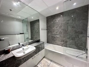 Bathroom - Lux BnB I Amna Tower I Sky Line Views (Dubai)
