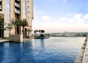 Outdoor pool - Lux BnB I Amna Tower I Sky Line Views (Dubai)