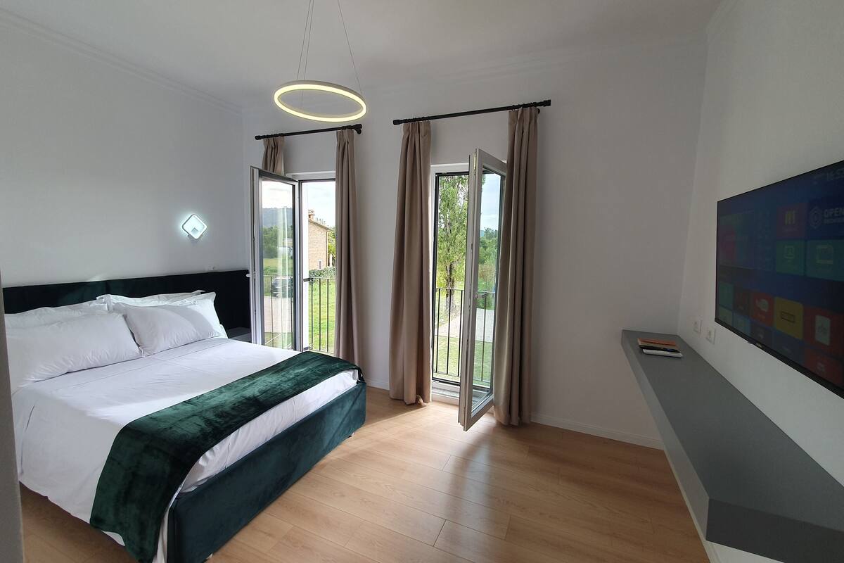 1 bedroom, hypo-allergenic bedding, pillow-top beds, in-room safe