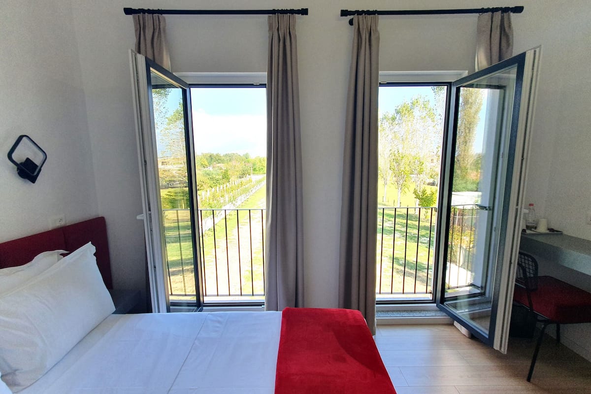 Standard Room | 1 bedroom, hypo-allergenic bedding, pillow-top beds, in-room safe