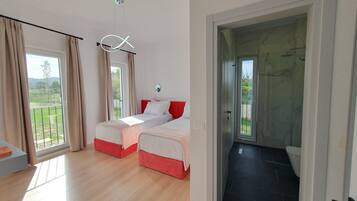 Quarto duplo luxo | 1 quarto, roupas de cama antialérgicas, camas com colchões pillow-top