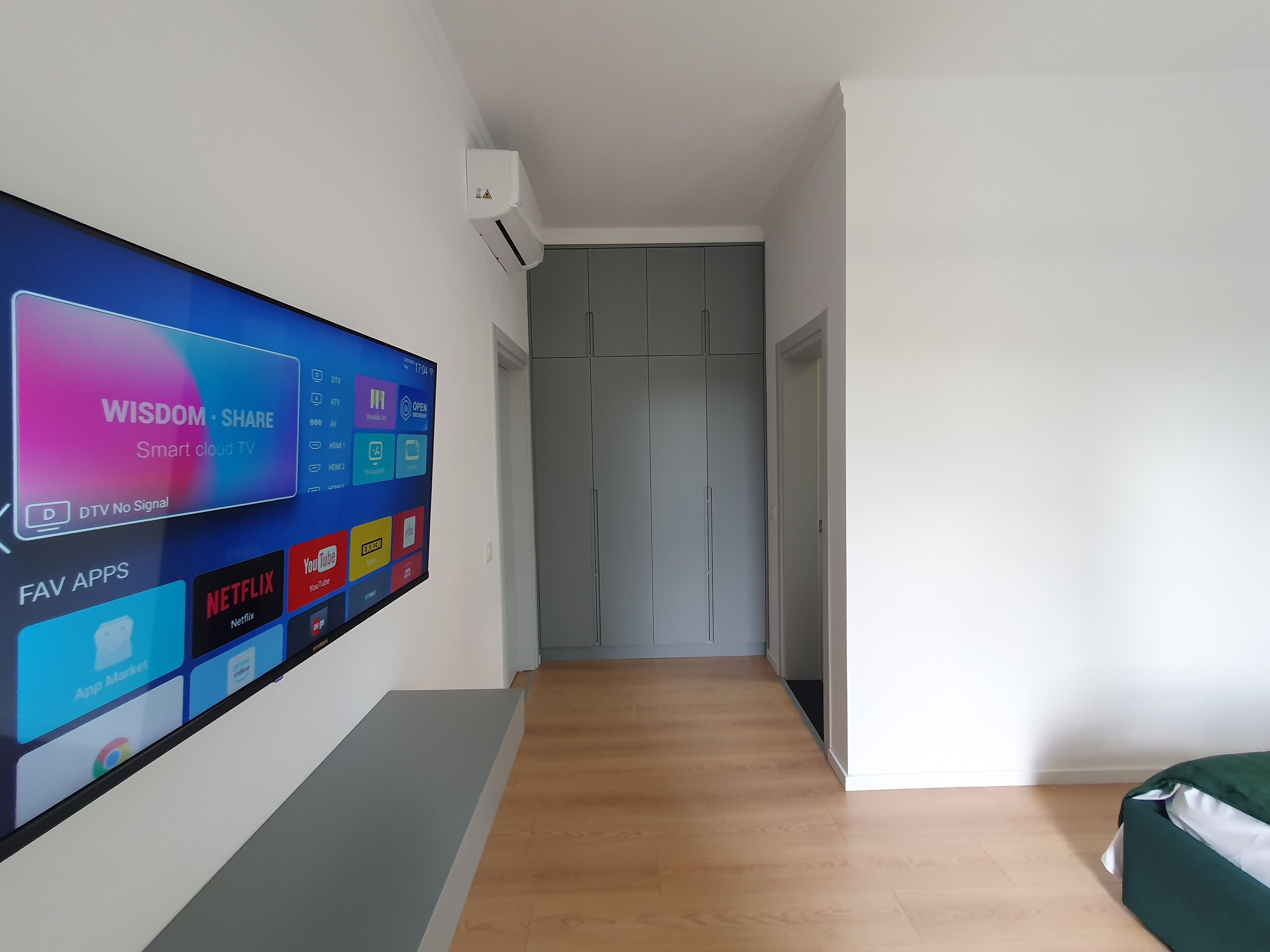 deluxe room | 1 bedroom, hypo-allergenic bedding, pillow-top beds, in-room safe