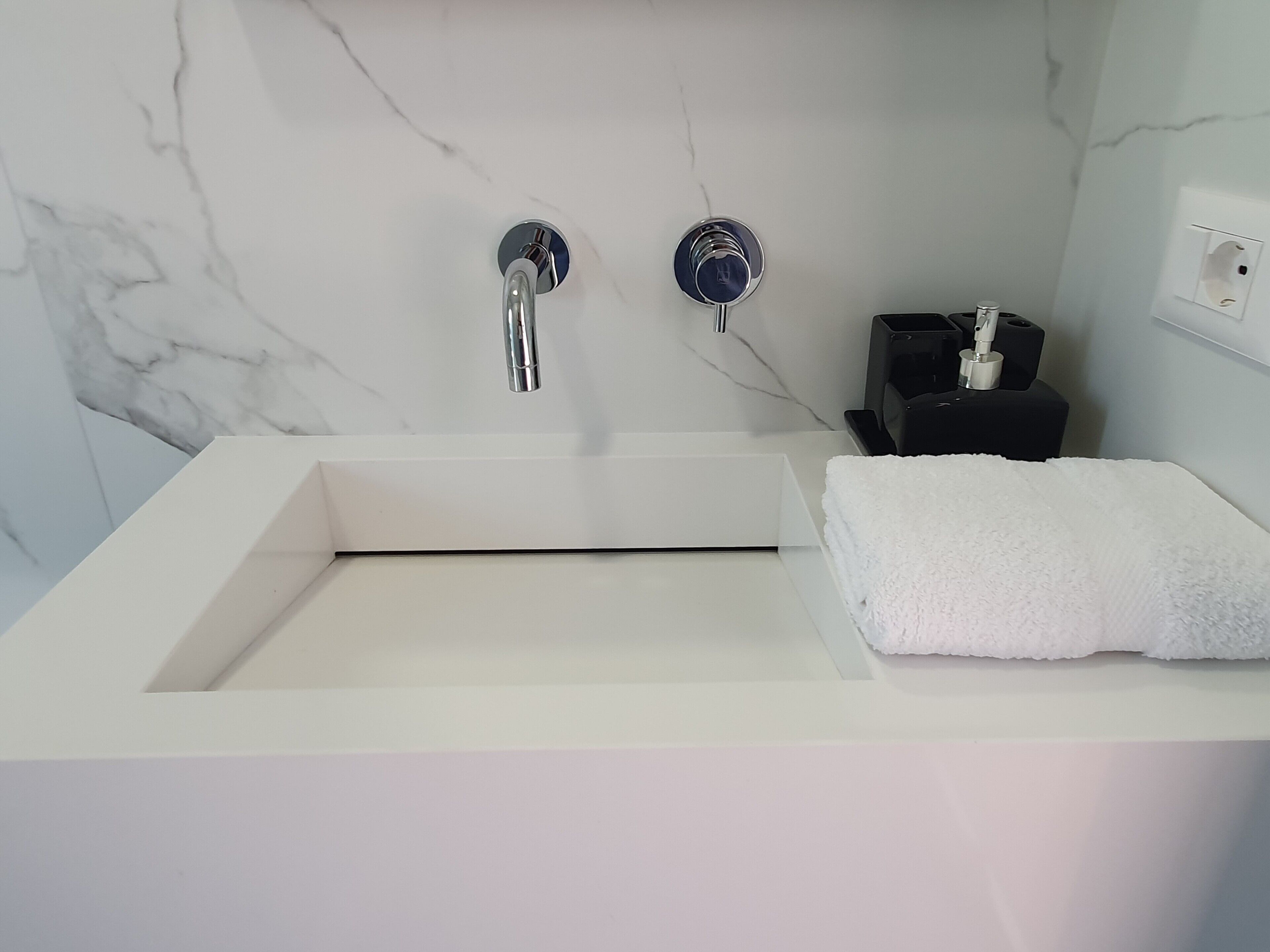 deluxe twin room | bathroom | shower, rainfall showerhead, hair dryer, slippers