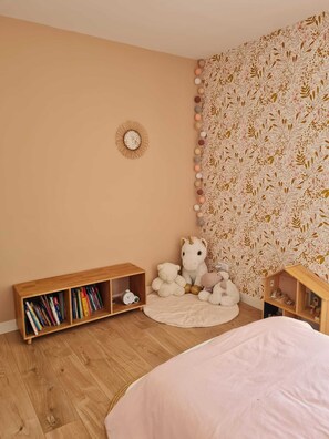 4 habitaciones, tabla de planchar con plancha, wifi y ropa de cama 