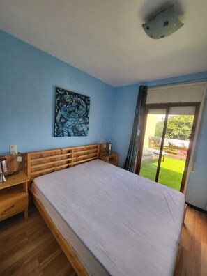 2 bedrooms, bed sheets