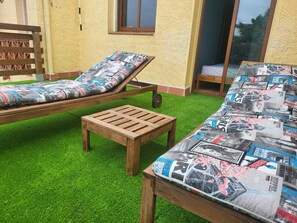 2 bedrooms, bed sheets