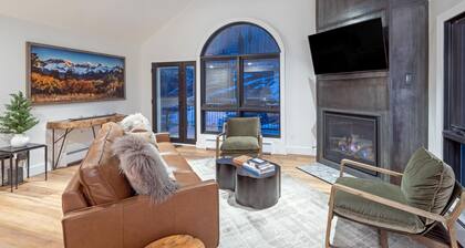 In the Heart of Mountain Village : 2 bdr/2 bath condo w/ balcony