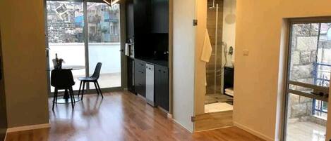 1 habitación, escritorio, tabla de planchar con plancha y wifi gratis