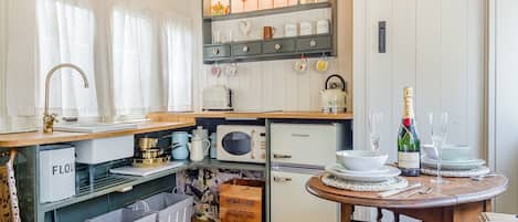 Cookware/dishes/utensils