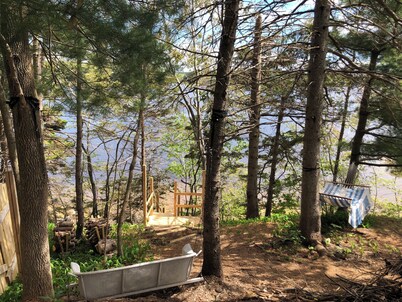 Pet Friendly Waterfront Farmhouse- PVT OFC, Views, Kayaks, Game Room &  Playset 